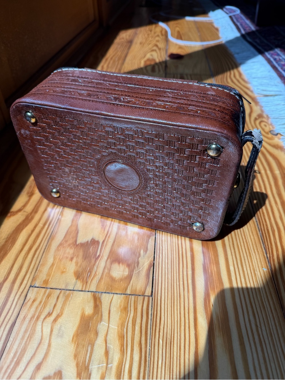 Antique Vintage pre-1950’s Mexican/Western Embossed Brown Leather Travel Case - Picture 3 of 7